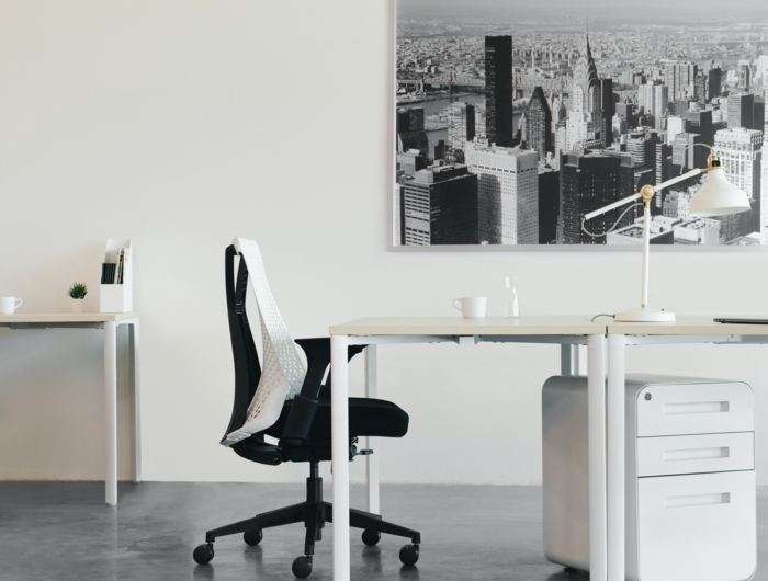 großes wandfoto new york büro einrichten modern minimalistisch schwarzer stuhl