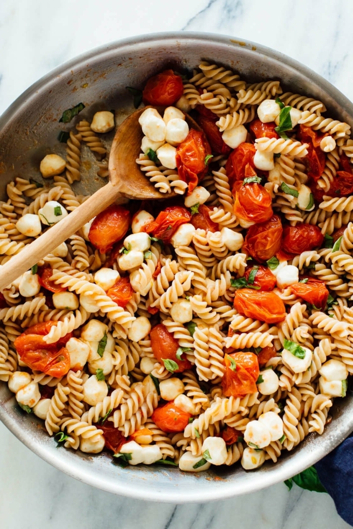 one pot pasta rezepte caprese salat gesunde gerichte für jeden tag salatrezepte schnelle zubereitung