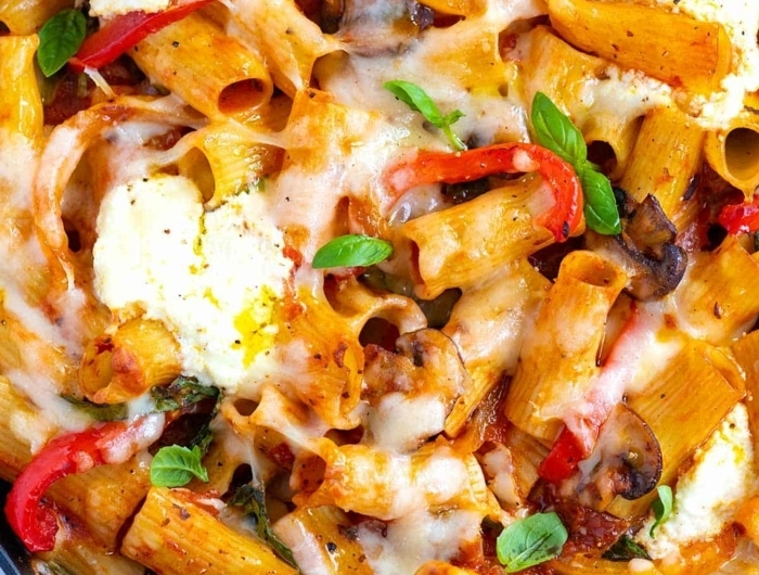 pasta rezepte schnell gemacht mittagessen beispiele gericht mit mozzarella paprka tomaten und hackfleisch