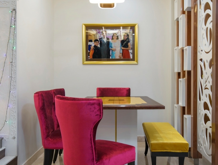 polsterstoffe für stühöe kaufen möbelbezugsstoff stühle in samt starke rosa farbe drei stühle küche