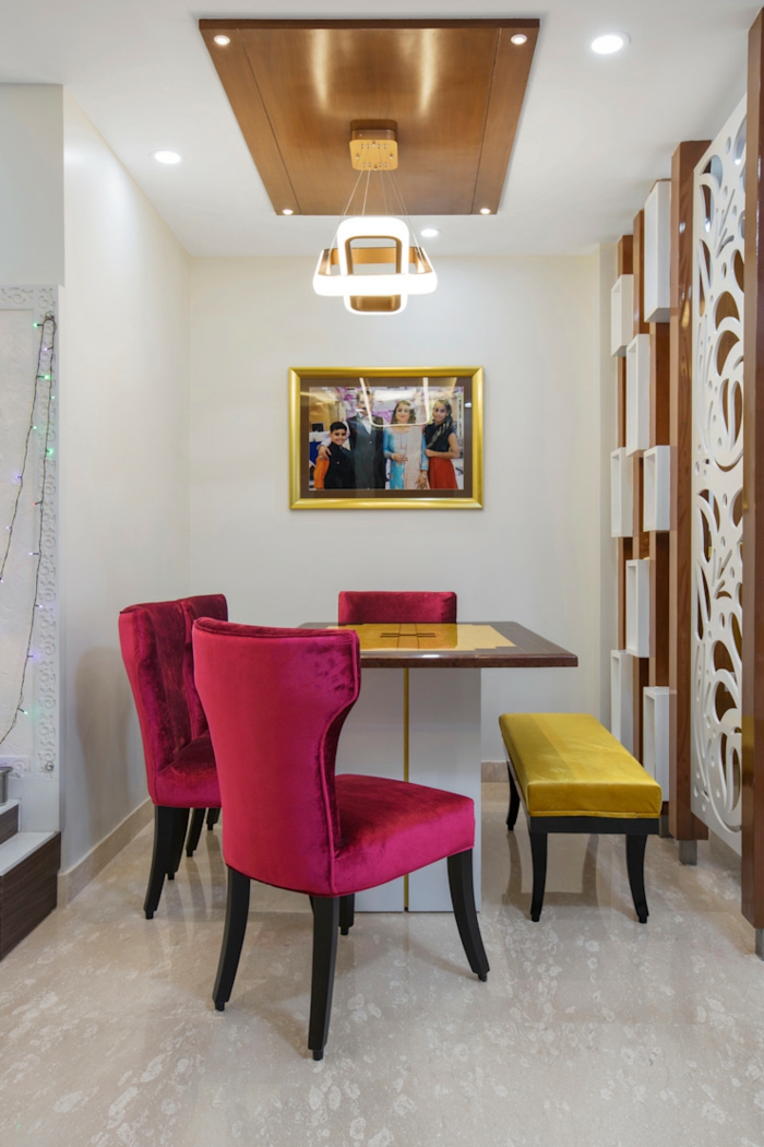 polsterstoffe für stühöe kaufen möbelbezugsstoff stühle in samt starke rosa farbe drei stühle küche