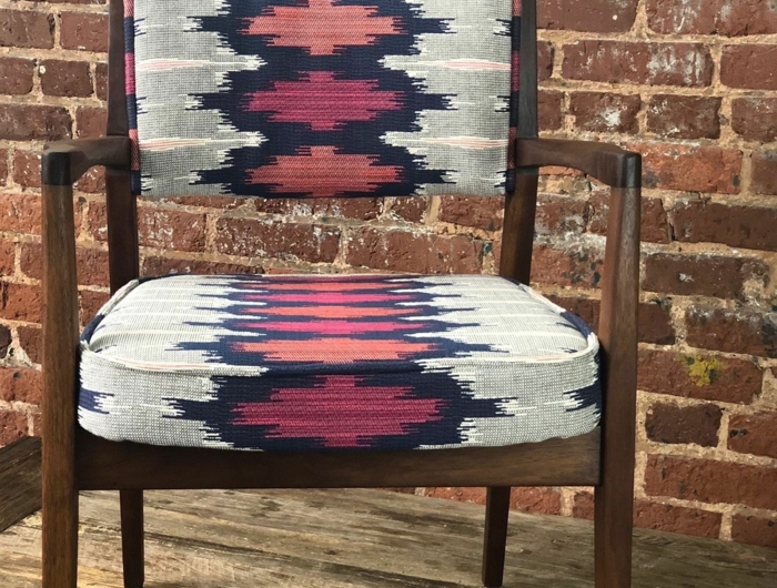 polsterstoffe meterware für stühle stoff für stühle auswählen holzstuhl mit grau rot polsterung