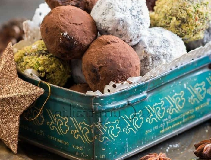 rezept rumkugeln konfiserie rezepte rumkugeln selber machen zutaten kakao kokos in blauem metalbox