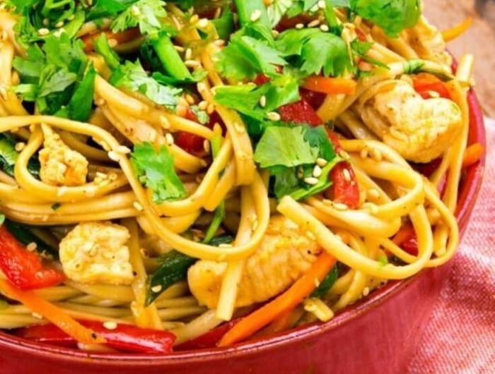 rezepte mit nudeln spaghetti mit gemüse leckeres gericht mittagessen einfach und schnell