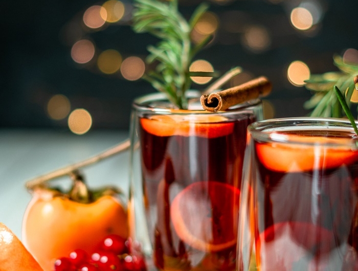 rezepte zu weihnachten glühwein mit orangen zimt und kräutern