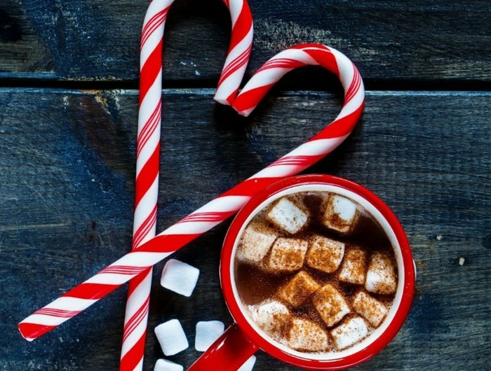 rot weiße zuckerstangen herzform tasse mit kaffee und marshmallows weihnachtsbilder kostenlos als hintergrund handy festlich