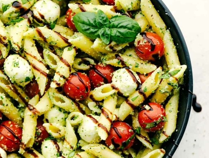 schnelle leichte pasta rezepte zum ausprobieren abednessen gesund und lecker caprese salat zubereitungsweise