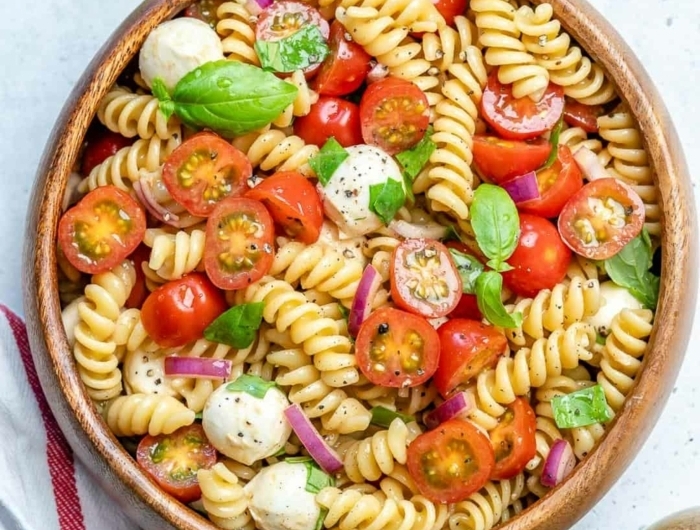 schnelle pasta rezepte caprese pasta salat selber machen mini mozzarella frischer basilikum tomaten