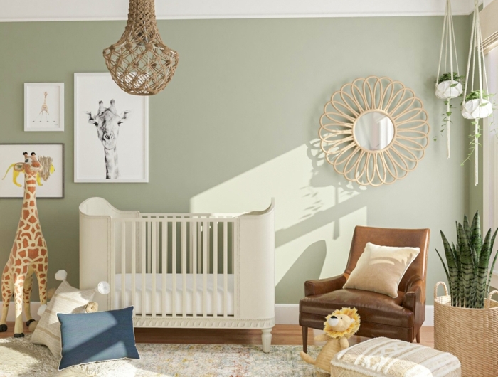 sofa babybett babyzimmer einrichten grüne wand