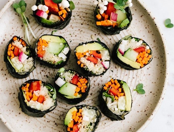 sushi reis machen rohe sushi rollen mit gemüse einfache zubereitung