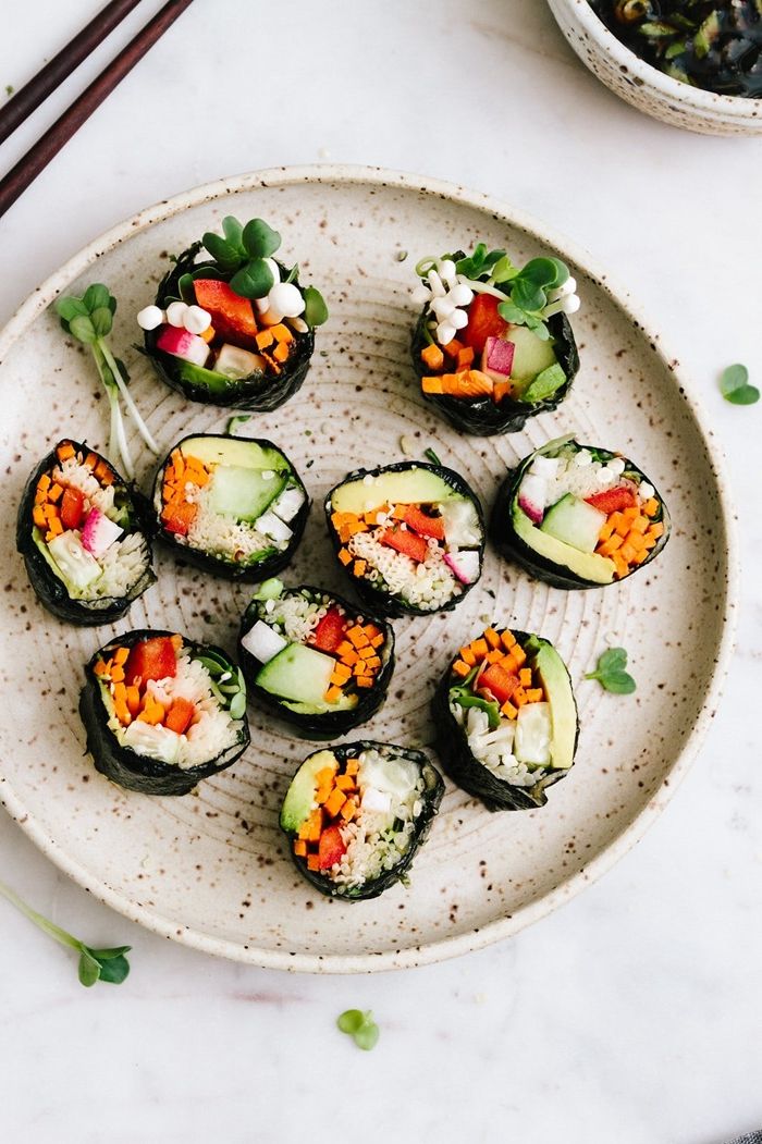 sushi reis machen rohe sushi rollen mit gemüse einfache zubereitung