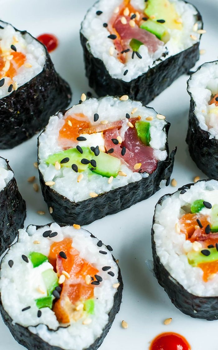 sushi reis selber machen selbstgemachte häppchen mit lachs und gemüse