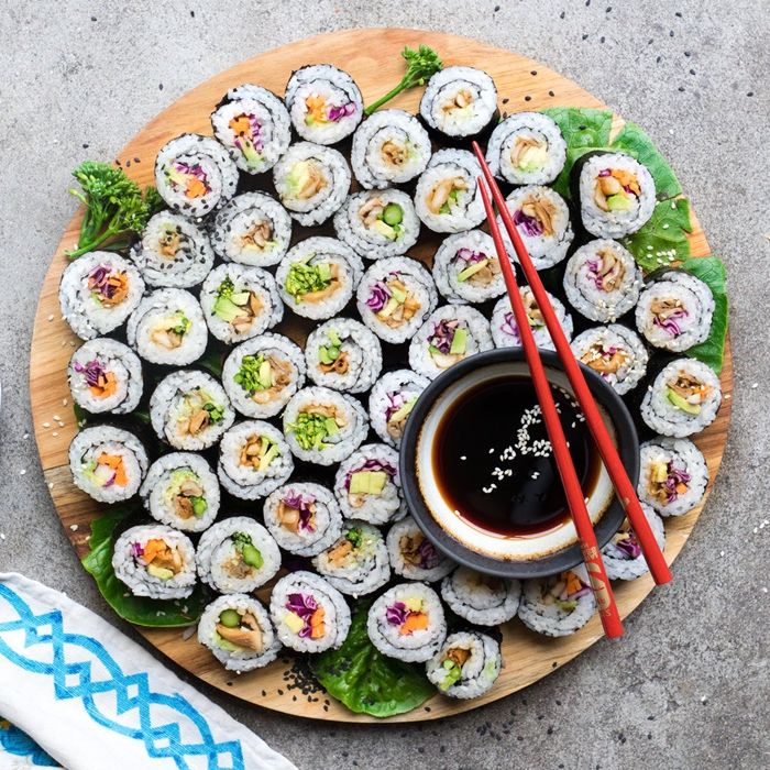 sushi selber machen vegetarisches rezept mit soja soße party essen ideen