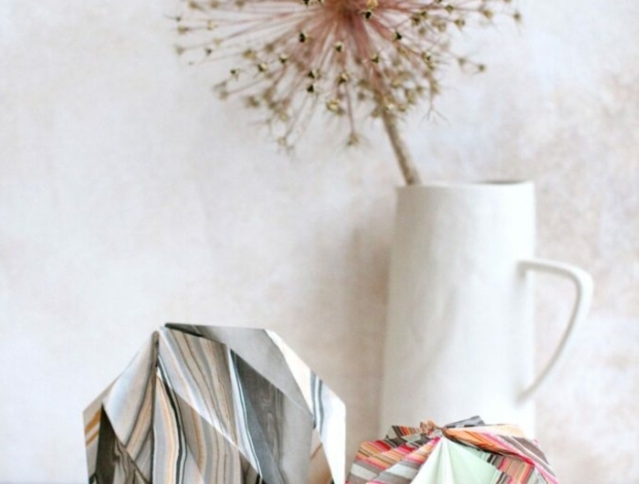 weihnachtsdeko selber basteln origami weihnachtskugeln kugeln aus papier papierkugel in marmor muter