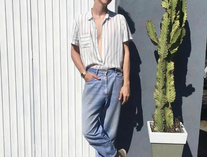 90er mode männer hemd weiß streichenstyle 90er mode helle jeans sonne kaktus