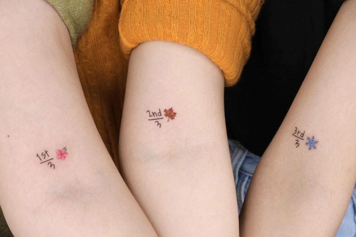 drei geschwister tattoo ideen tattoo kinder blume blatt schneeflocke tätowierung am arm inspo gelbe bluse