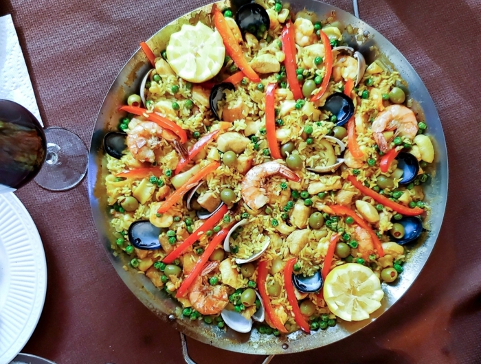 garnellen miesmuscheln paella mit meeresfrüchten und gemüse reisgerichte spanien klassische gerichte kochen ideen