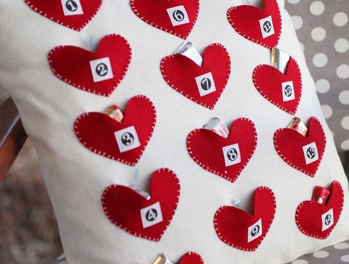 geschenke für jahrestag beziehung selbstgemacht valentinsgeschenke liebesgeschenke kisse mit herzen taschen und notizen valentinsgeschenk für ihn