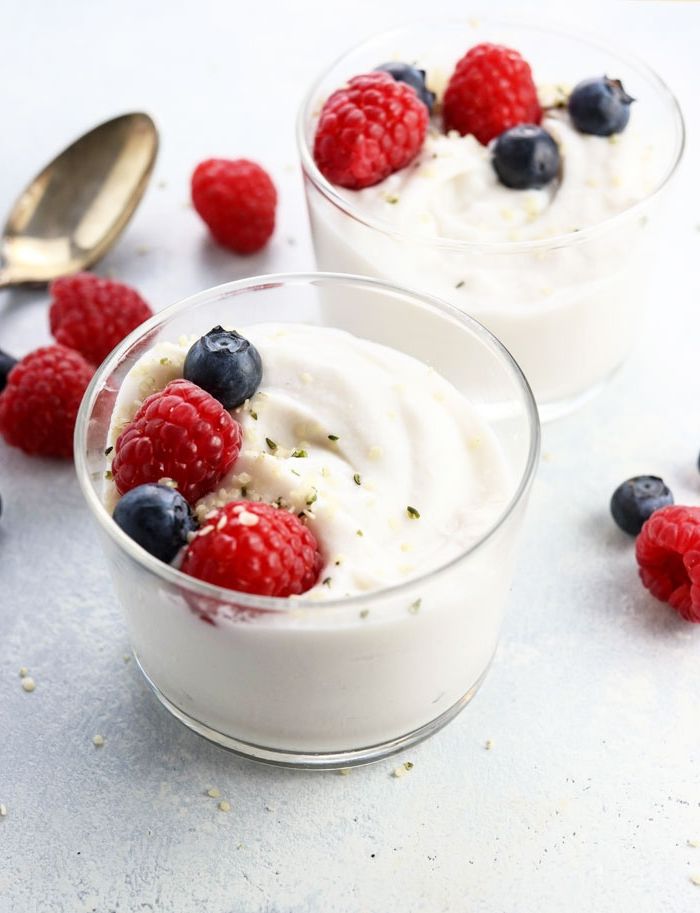griechischen joghurt selber machen joghurt mit kokos kokosjoghurt mit beeren