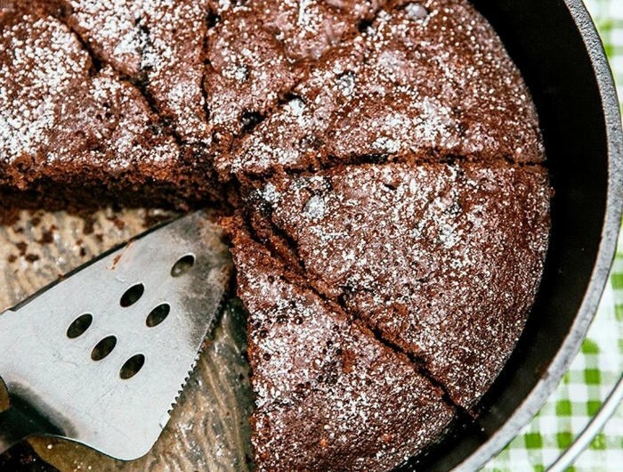 ideen für nachtisch leckerer kuchen im dutch topf zubereiten schokoladenkuchen rezept desserts