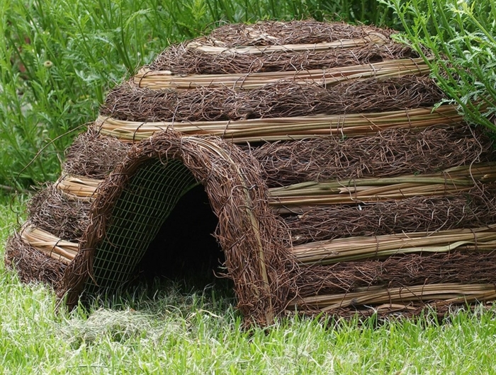 igelhaus bauanleitung katzensicheres igelhaus bauen iglu für igel selber machen aus stroh metal