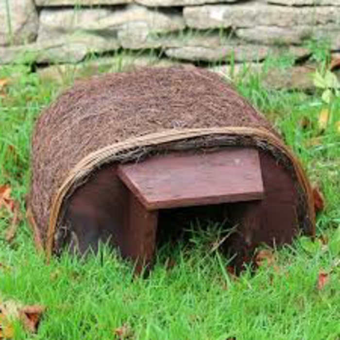 igelhaus mit oder ohne boden igelhaus bauen iglu für igel im garten braun holz tunnel igelhaus