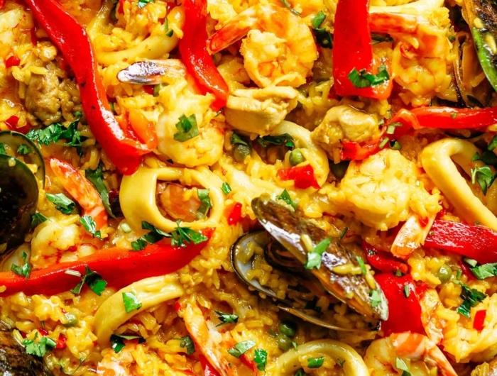köstliche gerichte mit reise spanische traditionelle speisen paella mit meeresfrüchten und gemüse abendessen ideen