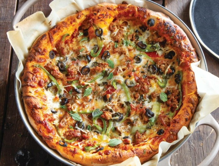 leckere pizza mit gemüse und oliven rezepte dutch oven italienische gerichte inspiration