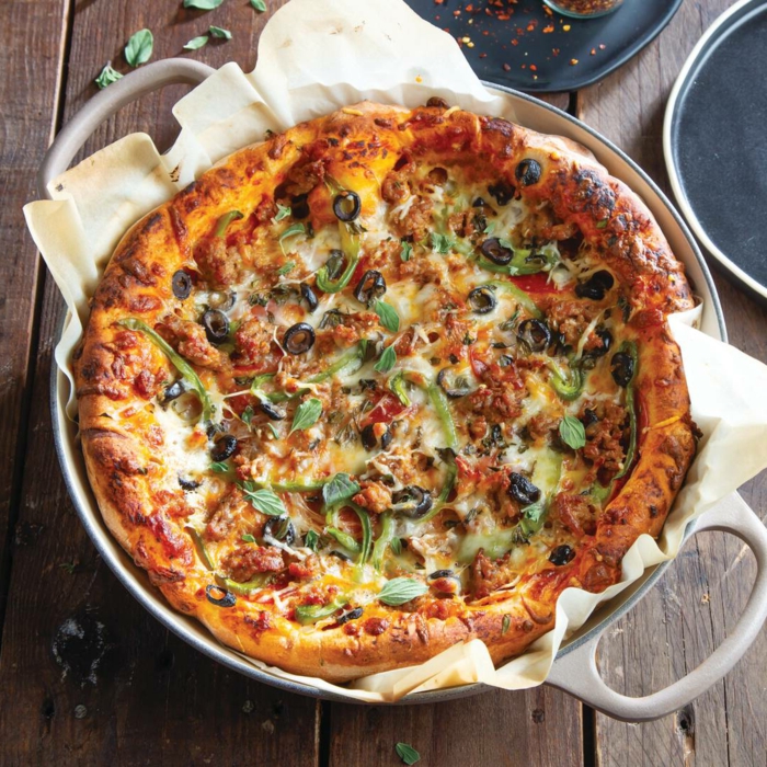 leckere pizza mit gemüse und oliven rezepte dutch oven italienische gerichte inspiration 