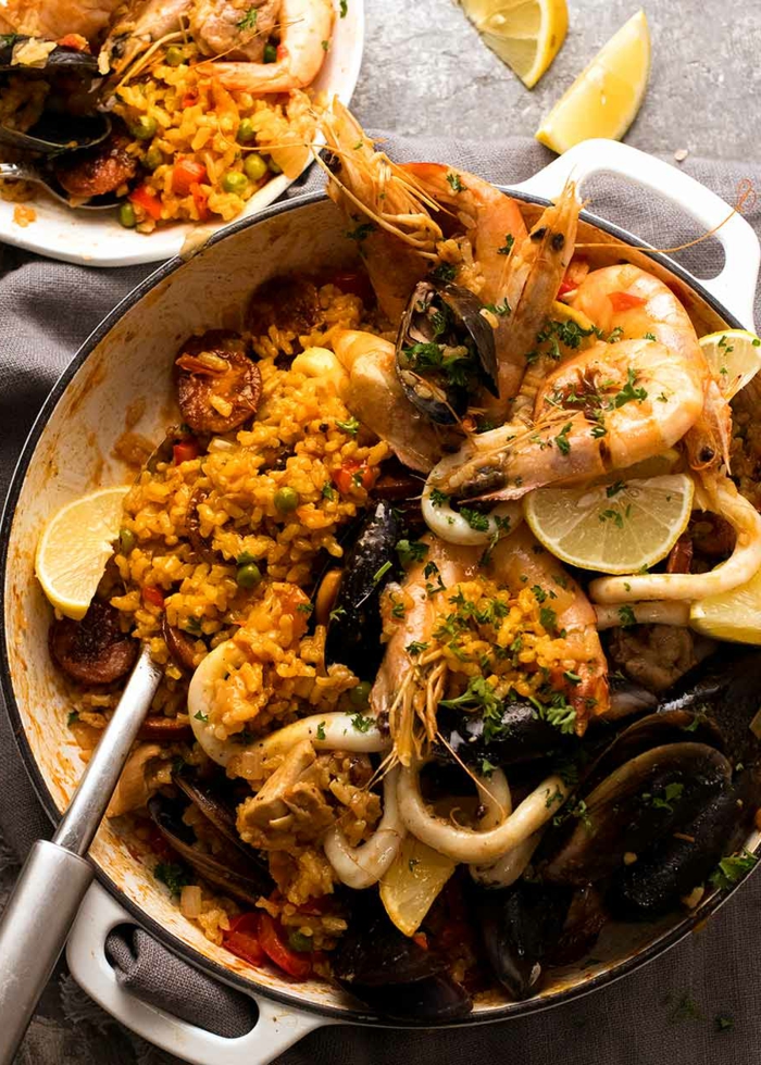 mallorquinische paella rezept mit meeresfrüchten und reis klassische spanische küche inspiration ideen große pfanne