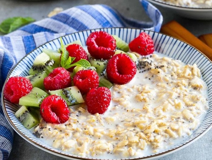 müsli zum abnehmen overnight oats mit himbeeren haferflocken mit joghurt