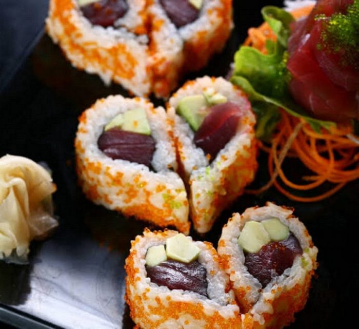 rezepte für verliebte kochen zu zweit ideen romantisches essen 3 gänge menü rezepte für anfänger sushi herzförmig teller einfaches 3 gänge menü