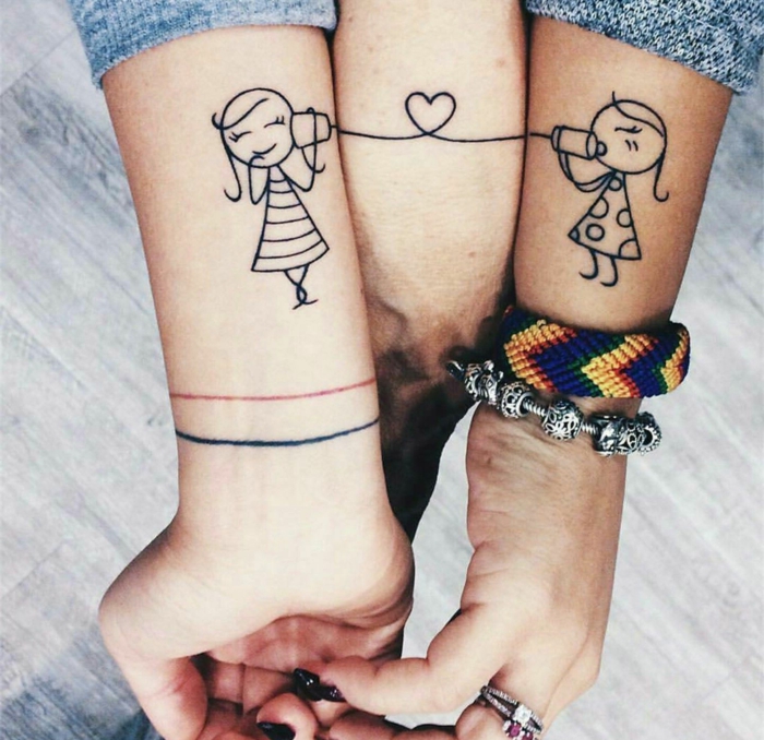 tattoo freundschaft familie tattoo mädchen figuren mit bechertelefon und einem herz tattoo kinder geschwister ideen