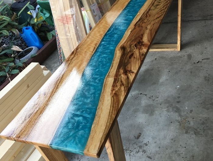 tisch mit harz massivholztisch designs und ideen außergewöhnliche möbelstücke