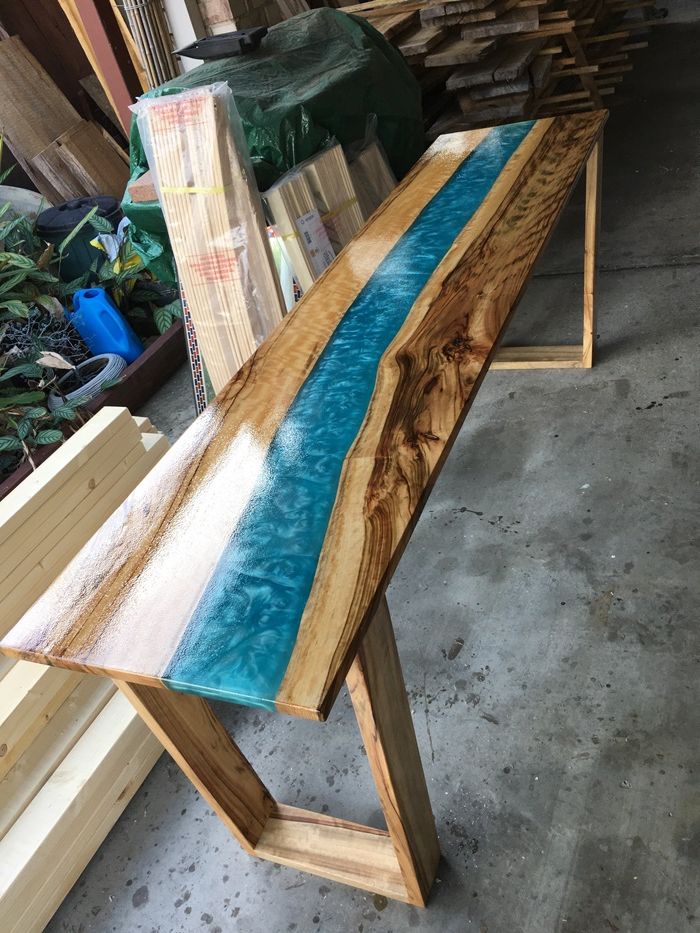 tisch mit harz massivholztisch designs und ideen außergewöhnliche möbelstücke