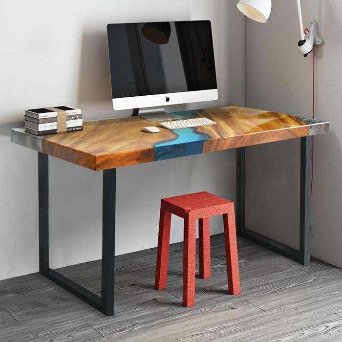 tisch mit harz schreibtisch aus massivholz und epoxidharz arbeitszimmer einrichten einzigartige möbel