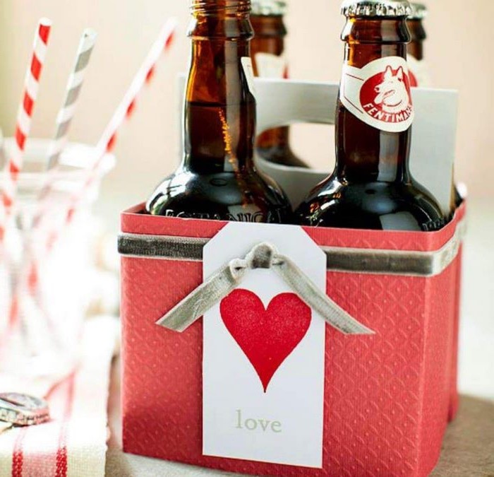 valentinstag geschenk für männer diy geschenk für ihn valentinsgeschenke liebesgeschenke selber machen schachtel mit flaschen auswählen diy geschenke freund