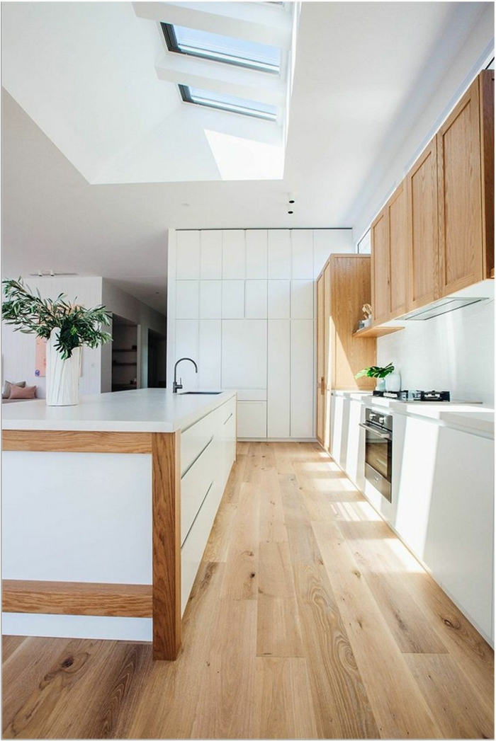 weiße küche mit holz akzenten dachfenster austauschen kosten scandi inneneinrichtung minimalistisch inspiration ideen küche mit insel