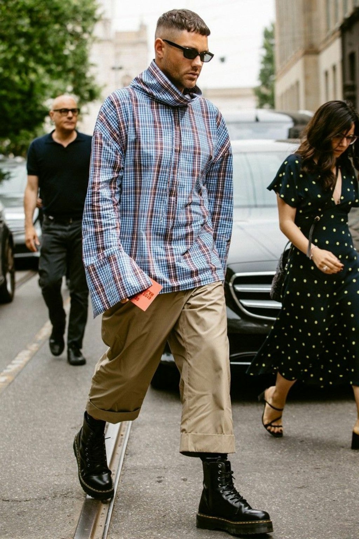 fashion inspiration mann modernes outfit schwarze schuhe langes hemd cargo hosen männerfrisuren kurz 2021 ideen street style inspo
