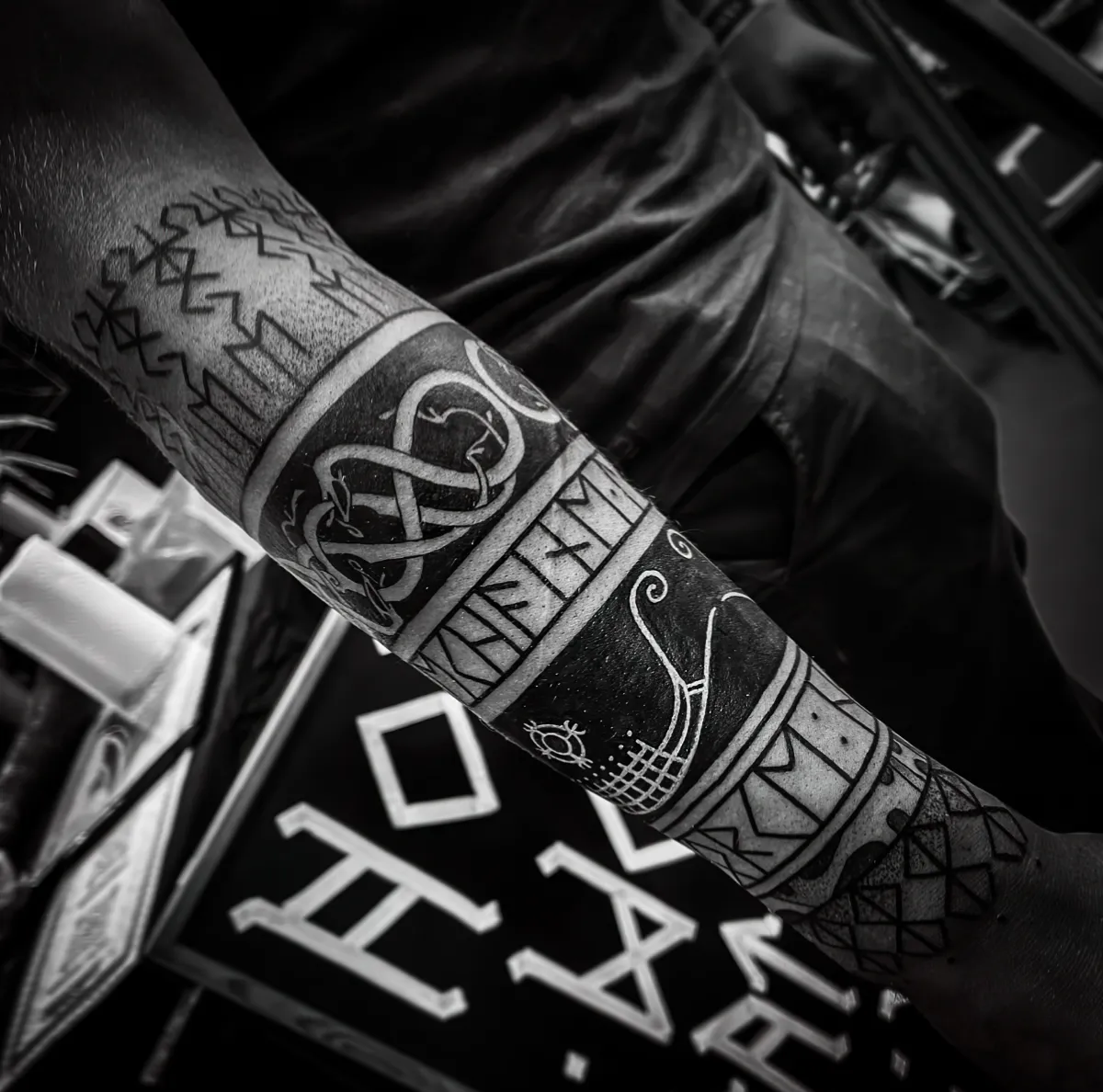 full sleeve tattoo vikinger motive für männer