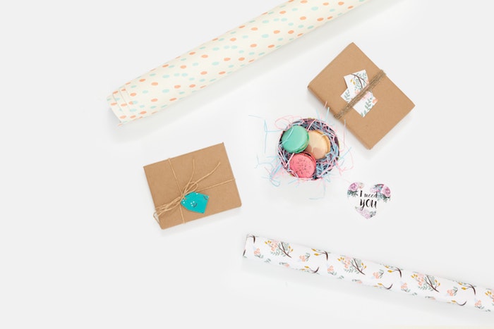 geschenke kaufen ideen schöne geschenke machen originelle geschenkideen anlass personalisiert macarons packpapier box