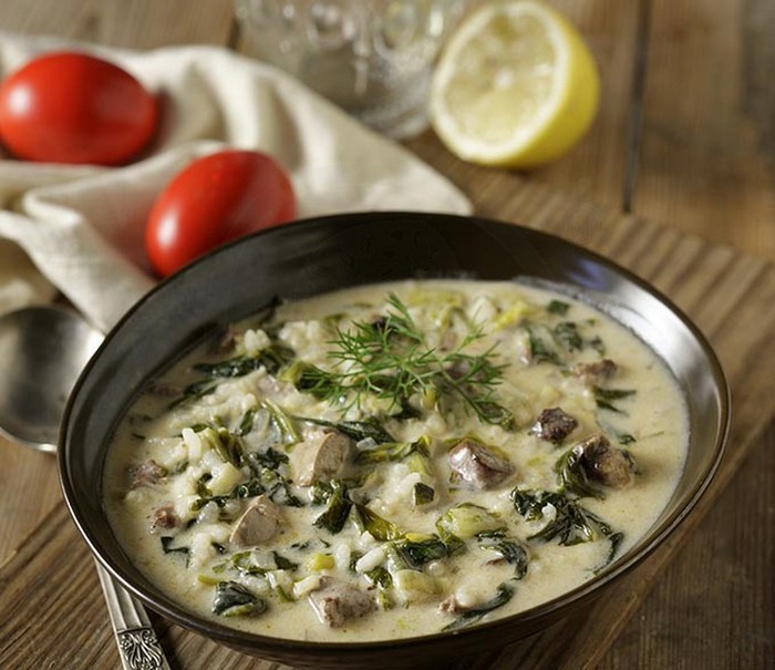 gründonnerstag essen ostern rezepte griechische suppe magiritsa osternessen lammfleisch