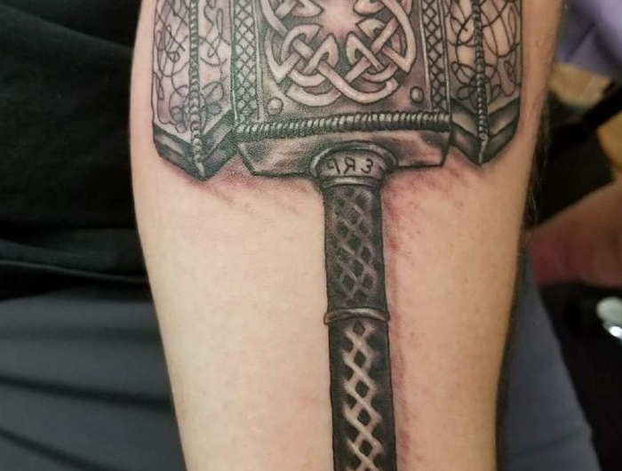 hammer von thor lebensrune rune tattoo wikinger tattoo schwarze sonne tattoo wikinger nordische mythologie tattoo