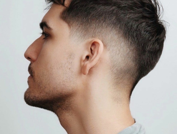 ideen herren frisuren für männer sehr kurz coole männerfrisuren inspo mann mit schwarzen haaren