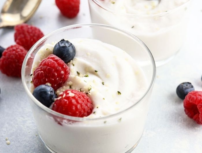 louwen diät rezepte joghurt mit erdbeeren und blaubeeren gesund essen fühstück ideen