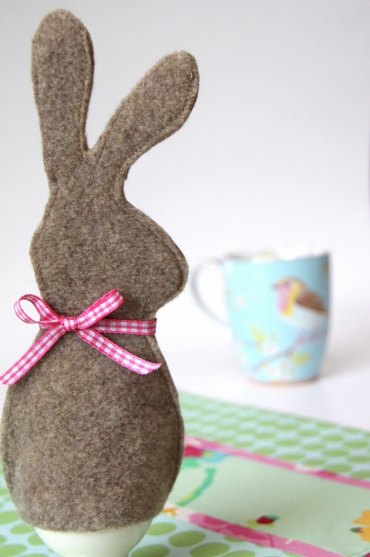 osterhase basteln bastelvorlagen frühling ostern basteln schnell basteln mit kindern ostern osterhase aus filz gefüllt osterdeko basteln kinder