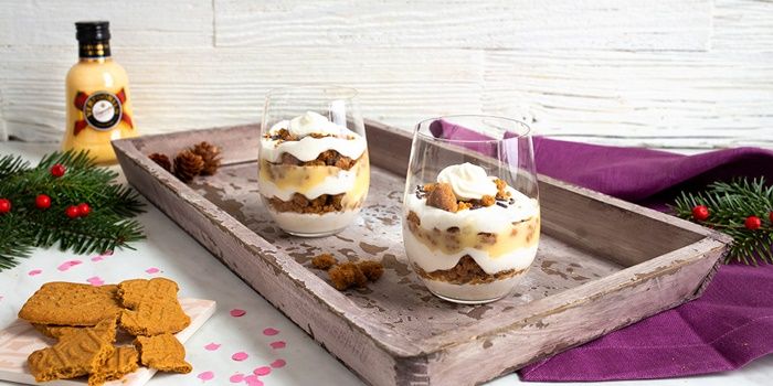 parfait grundrezept mit sahne kekse und vanille leckeres dessert im glas zubereitungsweise speculatius