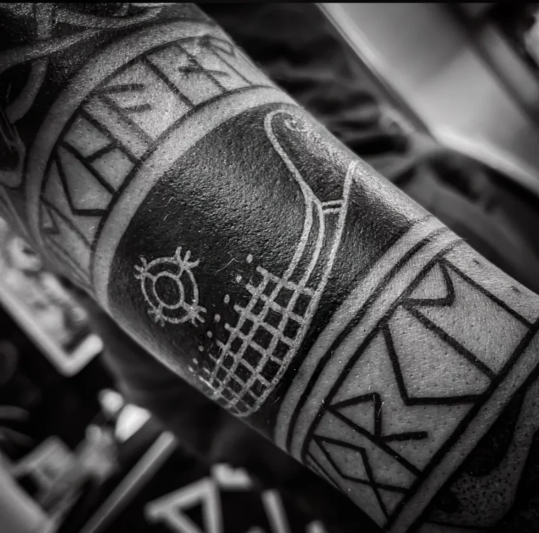 runen als tattoo motiv tattoos für männer
