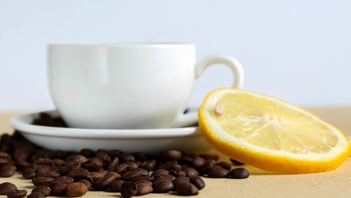 stechende kopfschmerzen migräne was hilft kopfschmerzen nacken kopfschmerzen hausmittel schwarzer kaffee mit zitronensaft trinken