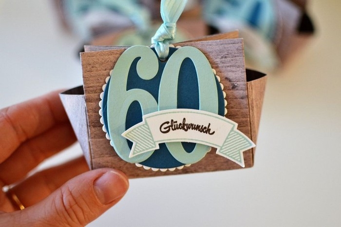 60 geburtstag ideen zum geburtstag geschenk geburtstag mann geschenke 60 geburtstag frau 60 geburtstag geschenk selbstgemacht grüßkarte mit blauen zahlen 60